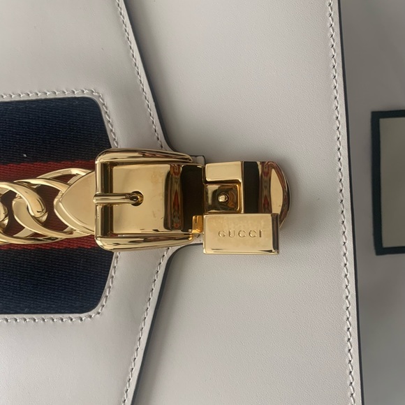 New - Gucci Sylvie Bianca Shoulder Bag in Leather with Golden Hardware - Picture 3 of 9